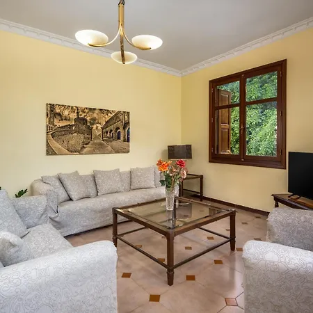 別荘 The Knights Courtyard Rhodes City