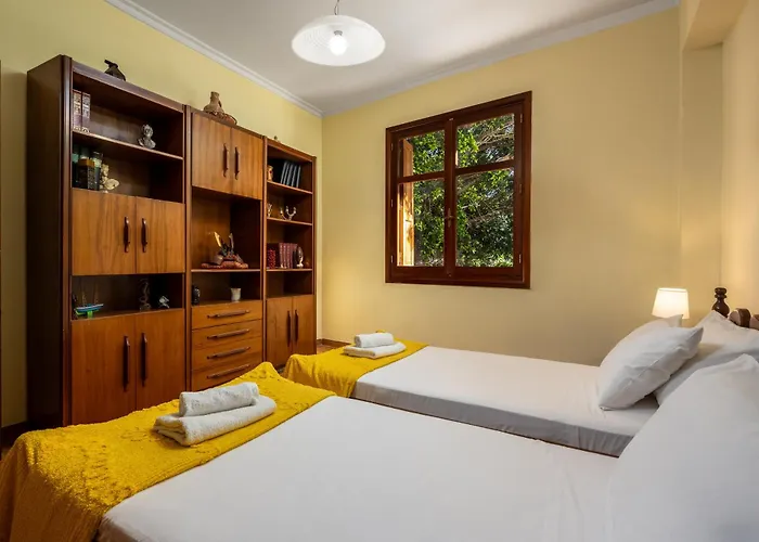 The Knights Courtyard Apartment *