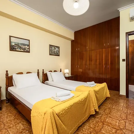 The Knights Courtyard Nyaraló *